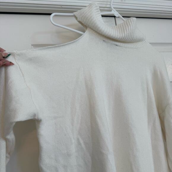 1. STATE Women’s Cream One Shoulder Long Sleeve Turtleneck Sweater Pullover Sz M - Picture 6 of 10